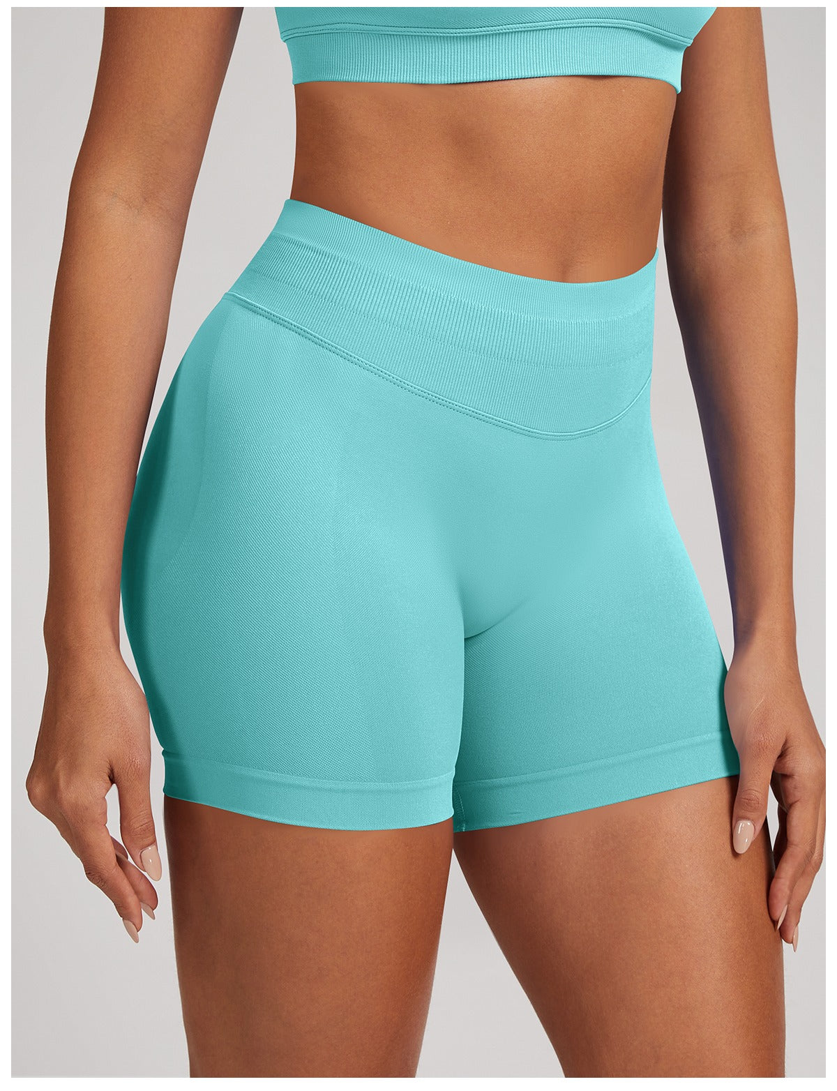 Short Sculptline™ Seconda Pelle — Verde Menta, indossato (3)