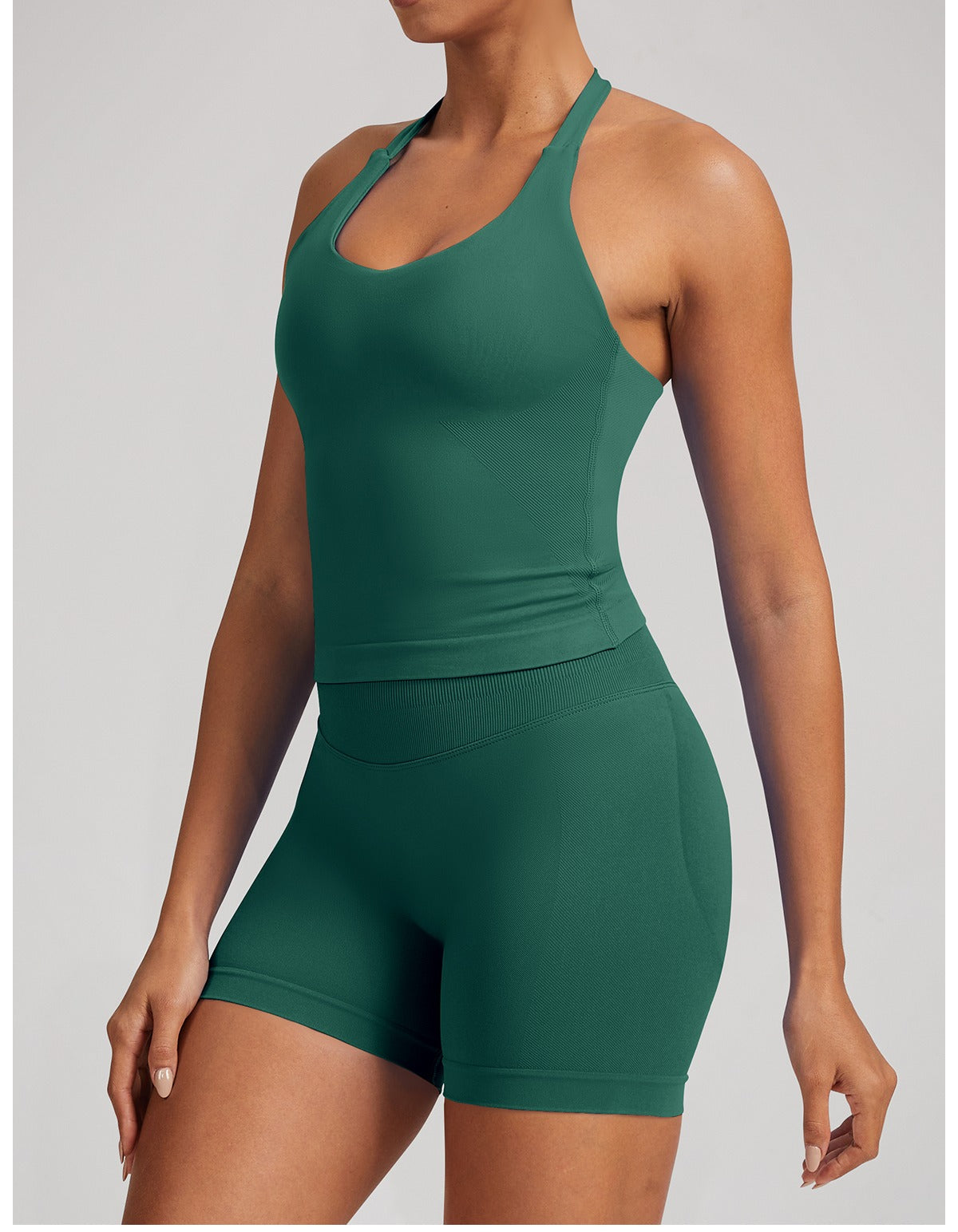 Canotta Larga Sculptline™ Seconda Pelle — Verde Pino, indossato (1)