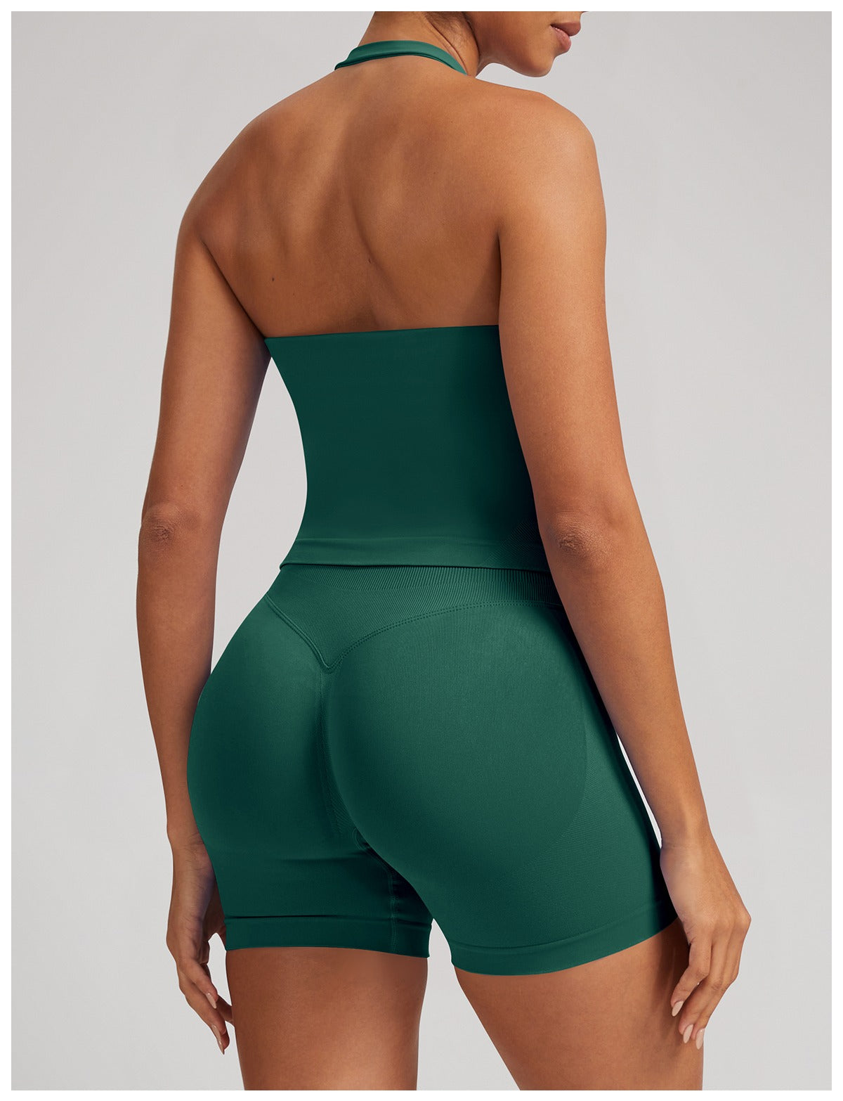 Canotta Larga Sculptline™ Seconda Pelle — Verde Pino, indossato (2)