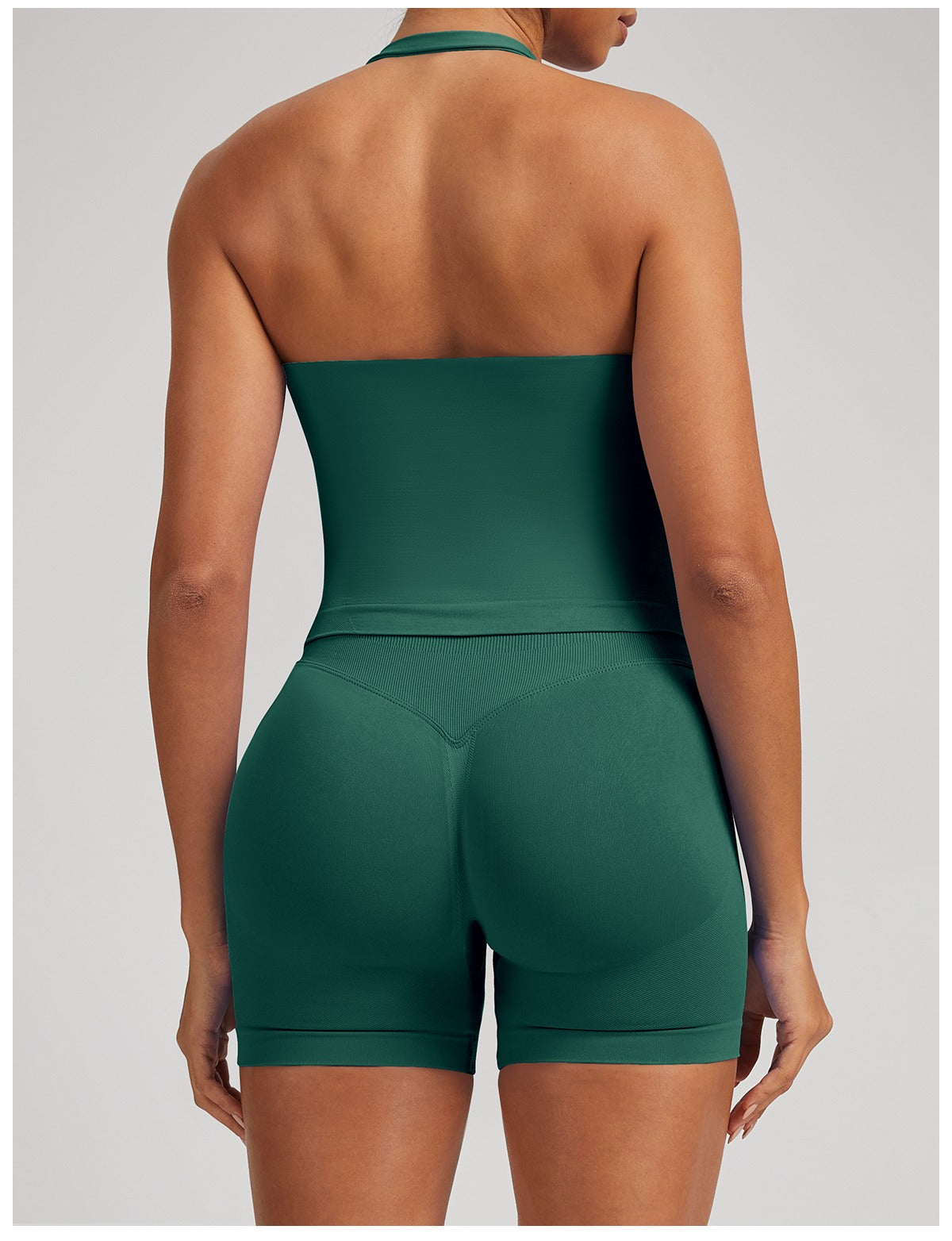 Canotta Larga Sculptline™ Seconda Pelle — Verde Pino, indossato (3)