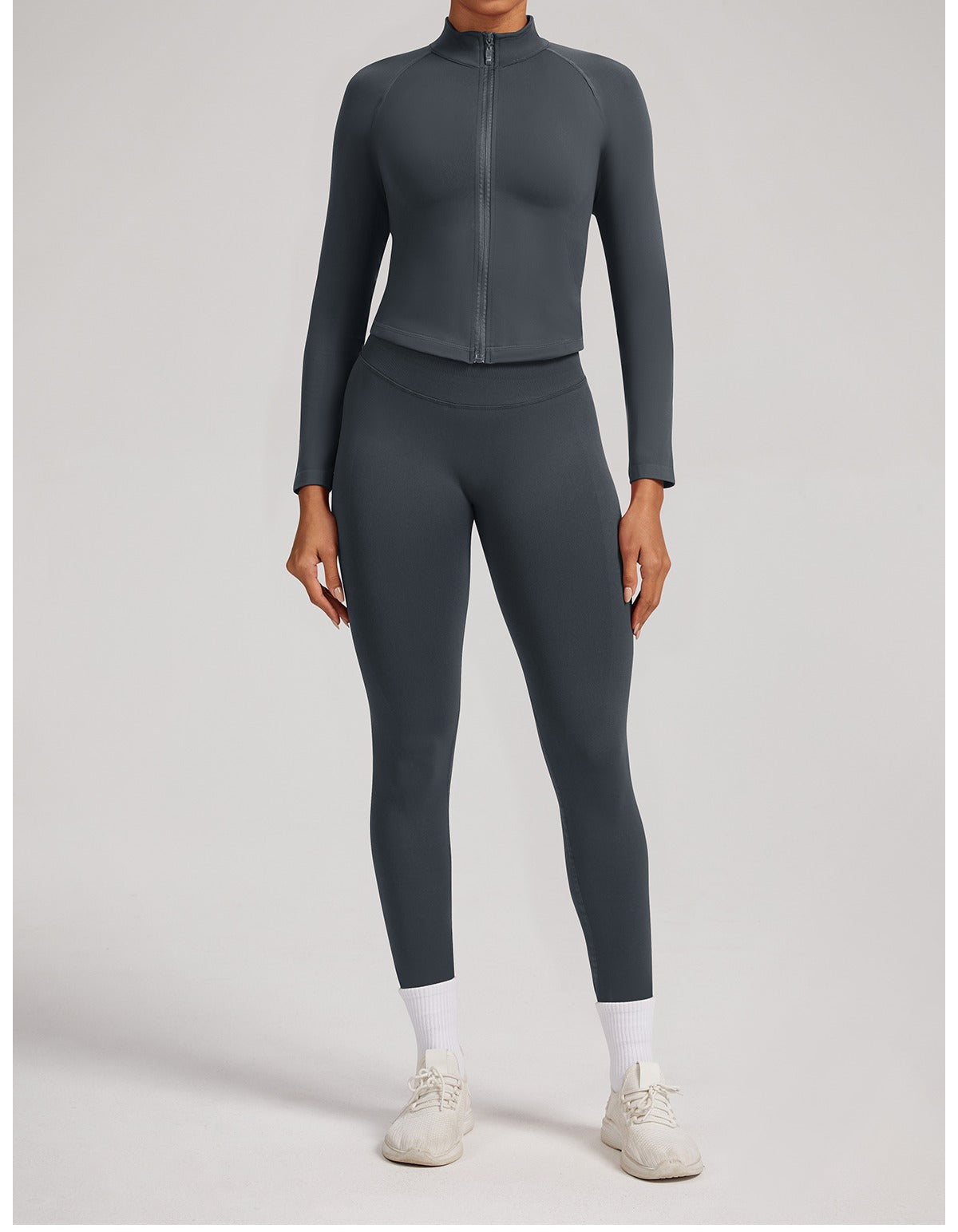 Giacca Zip Sculptline™ Seconda Pelle — Grigio Squalo, indossato (1)