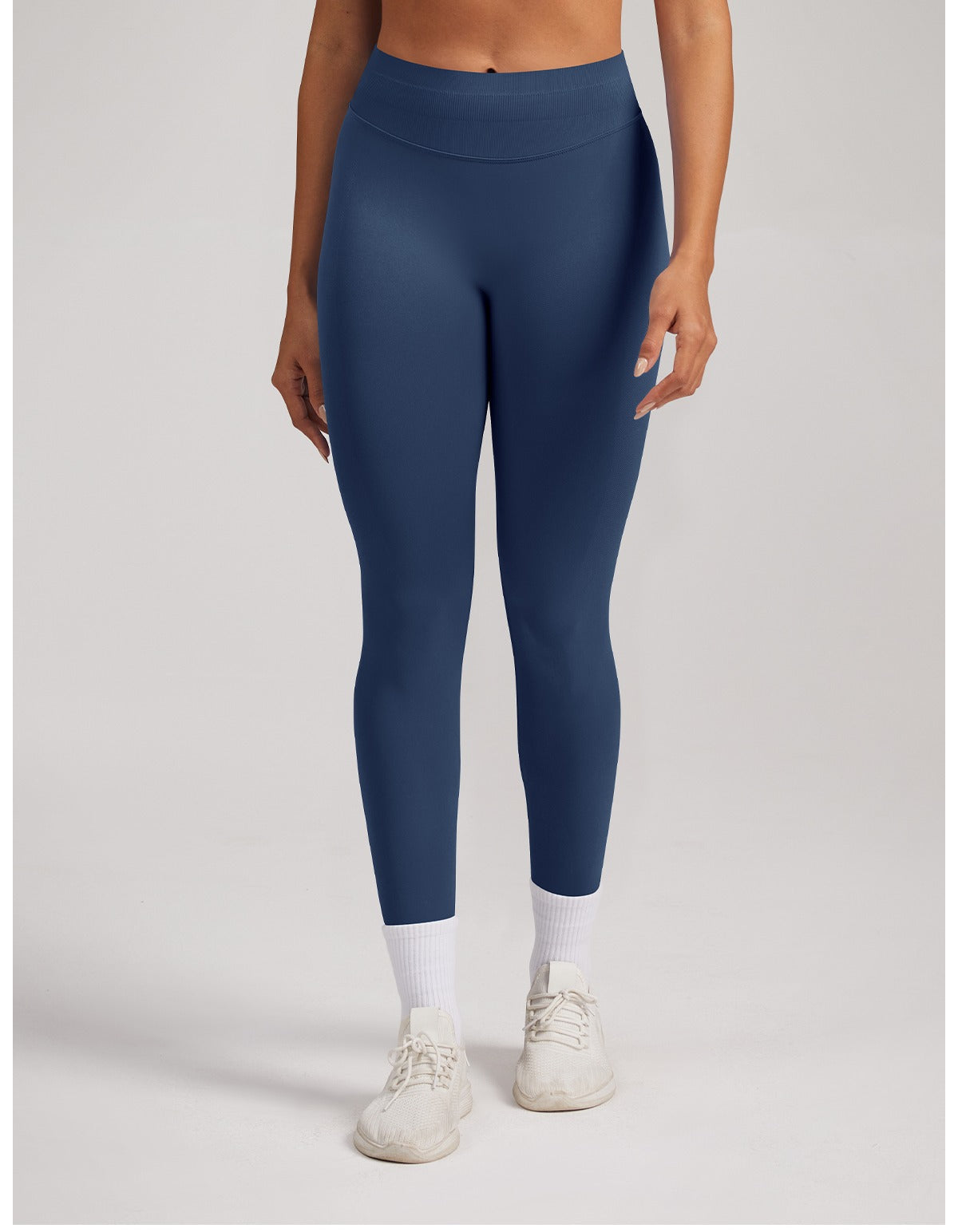 Leggings Sculptline™ Seconda Pelle — Blu Inchiostro, indossato (1)