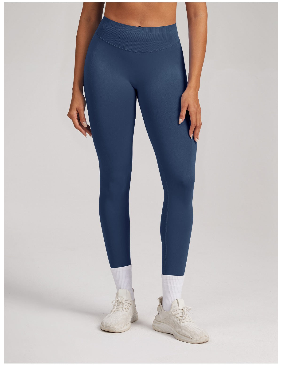 Leggings Sculptline™ Seconda Pelle — Blu Inchiostro, indossato (3)