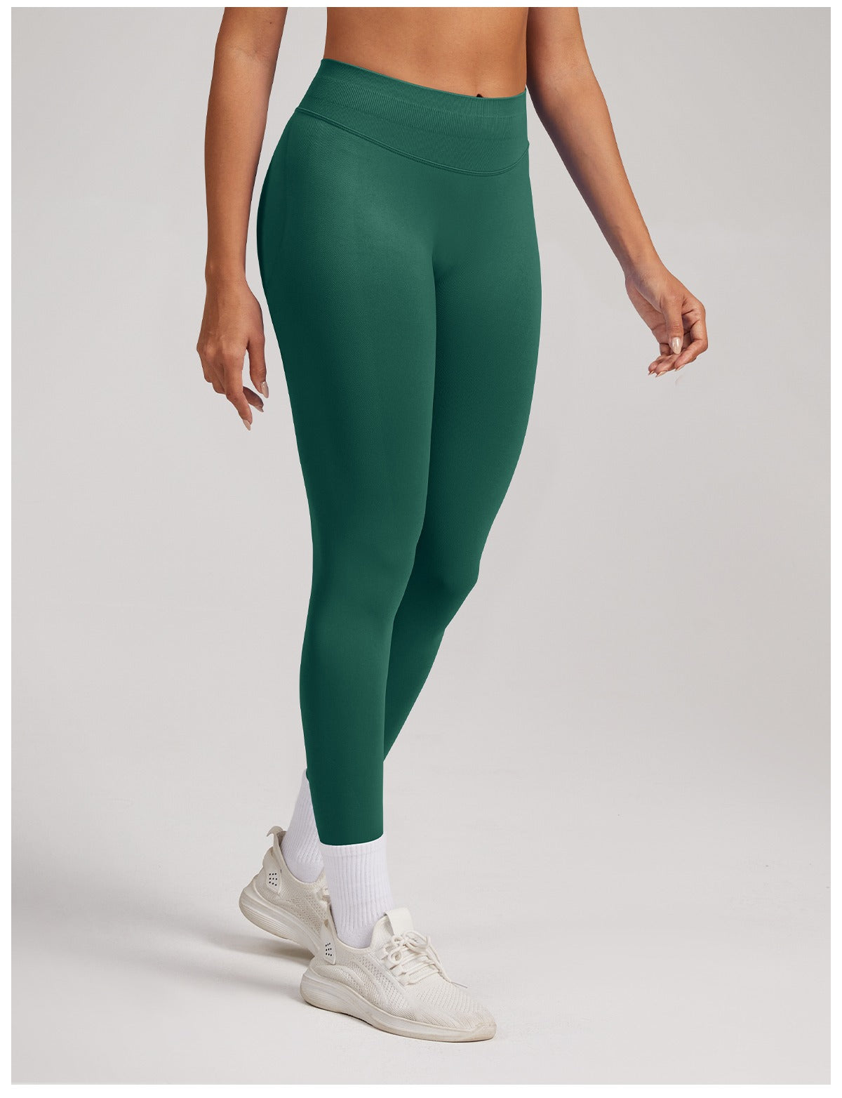 Leggings Sculptline™ Seconda Pelle — Verde Pino, indossato (3)