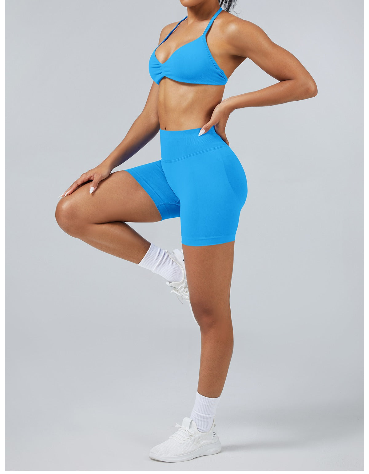 Short Sculptline™ Seconda Pelle — Blu Glaciale, indossato (1)