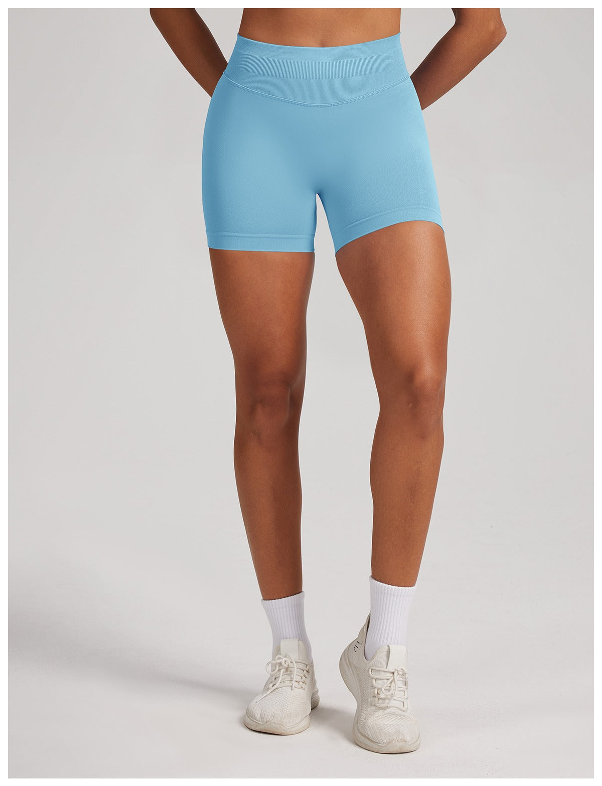 Short Sculptline™ Seconda Pelle — Celeste, indossato (2)