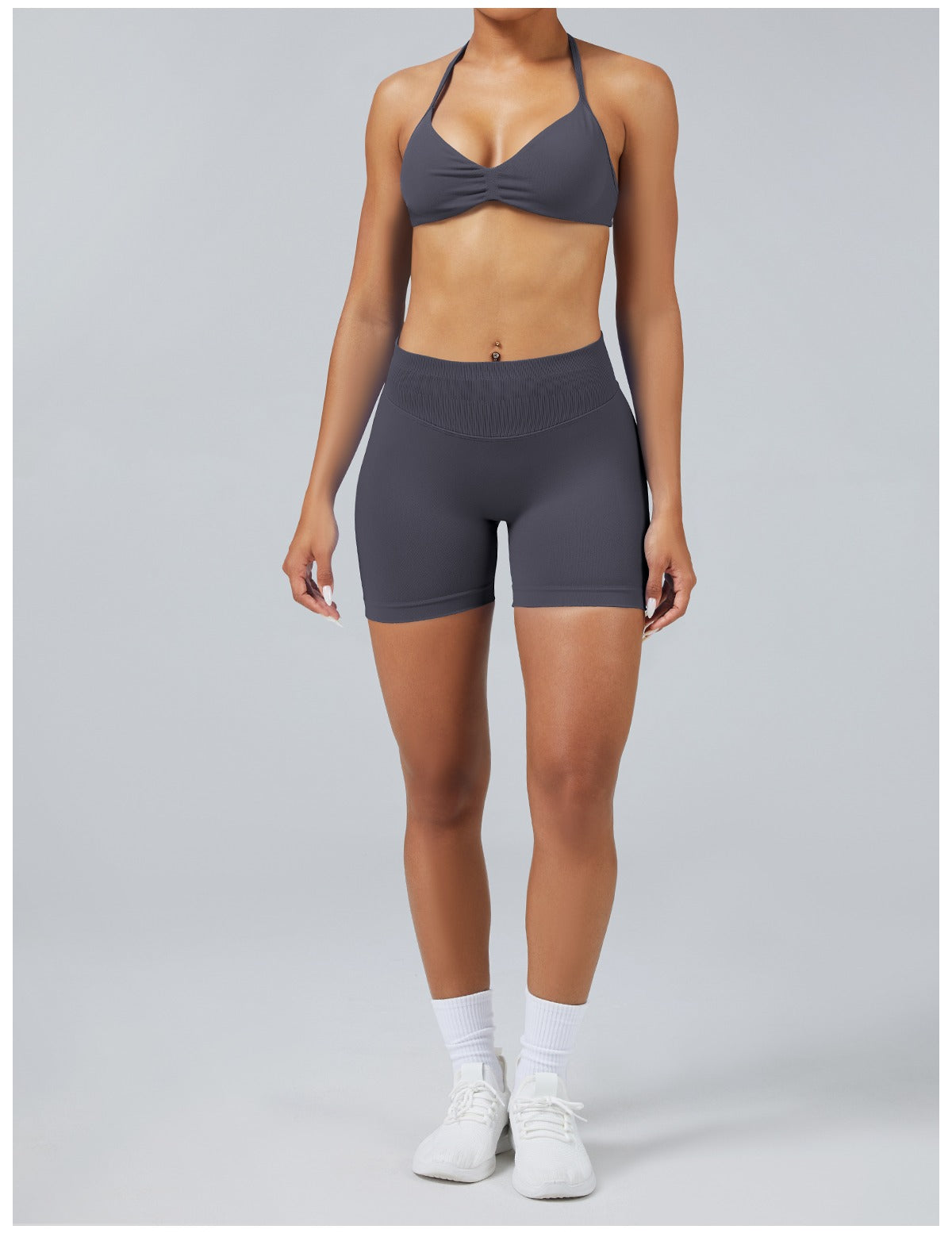 Short Sculptline™ Seconda Pelle — Grigio Fungo, indossato (3)