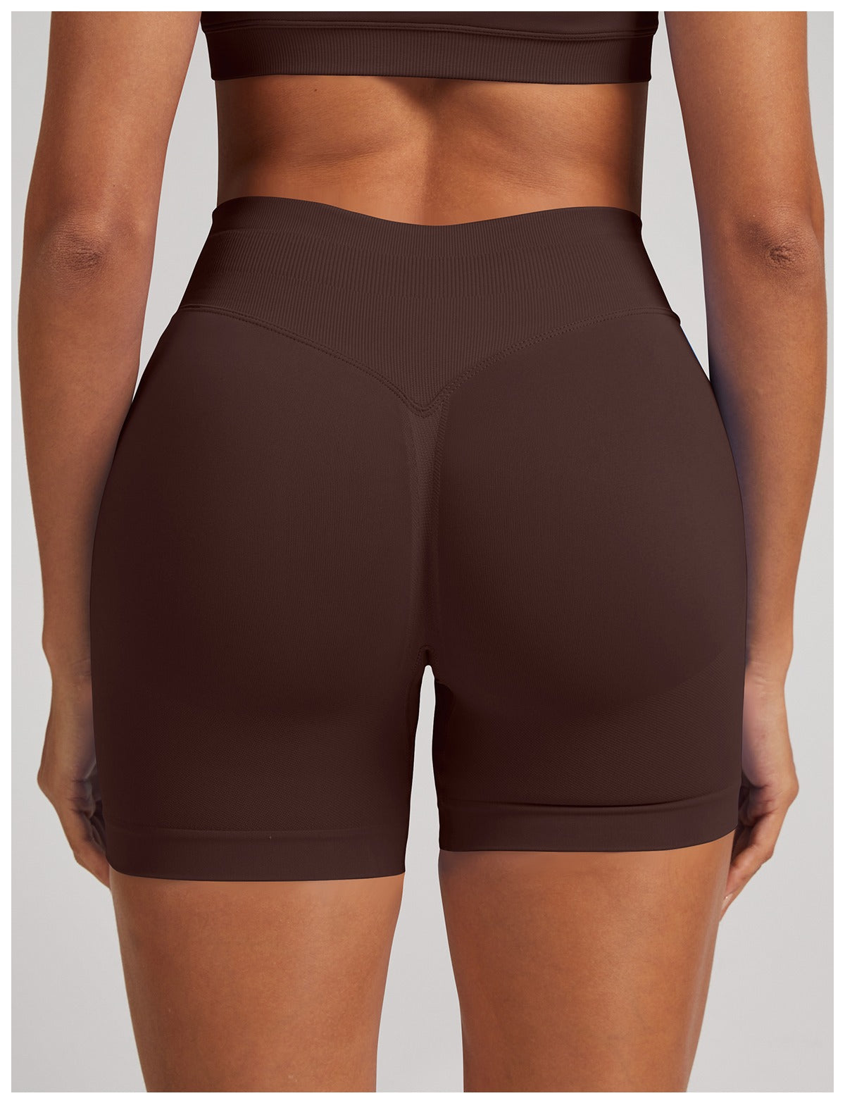 Short Sculptline™ Seconda Pelle — Marrone Scuro, indossato (2)
