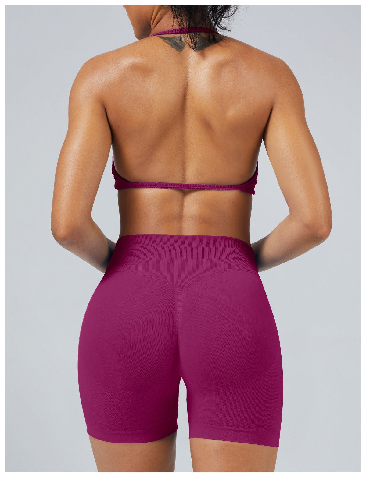 Short Sculptline™ Seconda Pelle — Rosso Bacca, indossato (2)