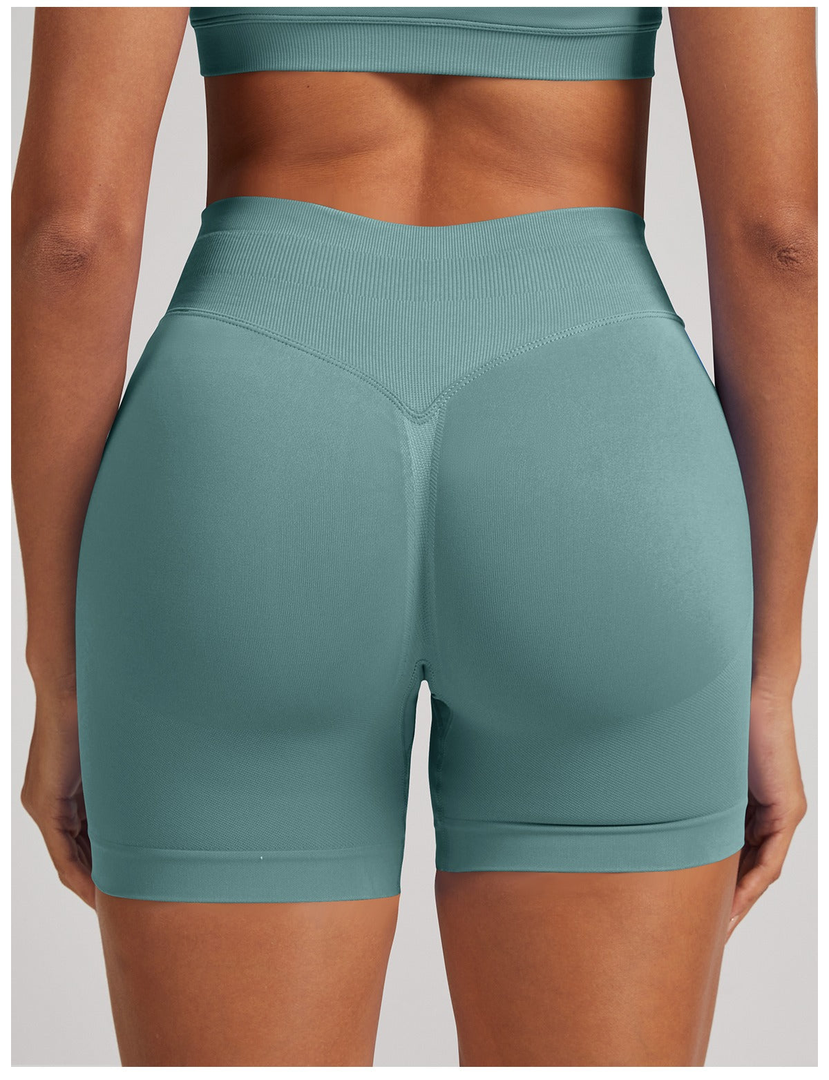 Short Sculptline™ Seconda Pelle — Salvia, indossato (3)