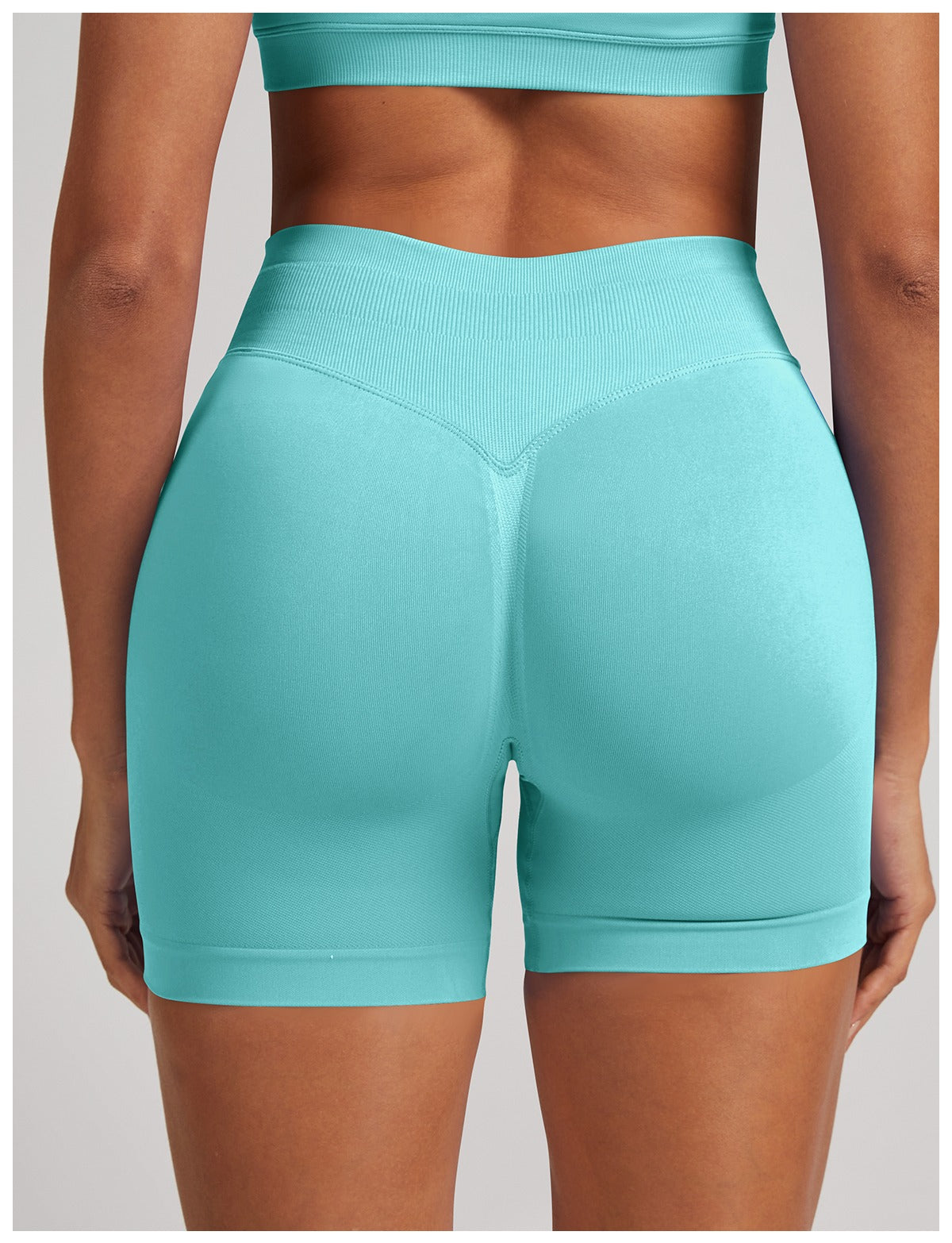 Short Sculptline™ Seconda Pelle — Verde Menta, indossato (2)