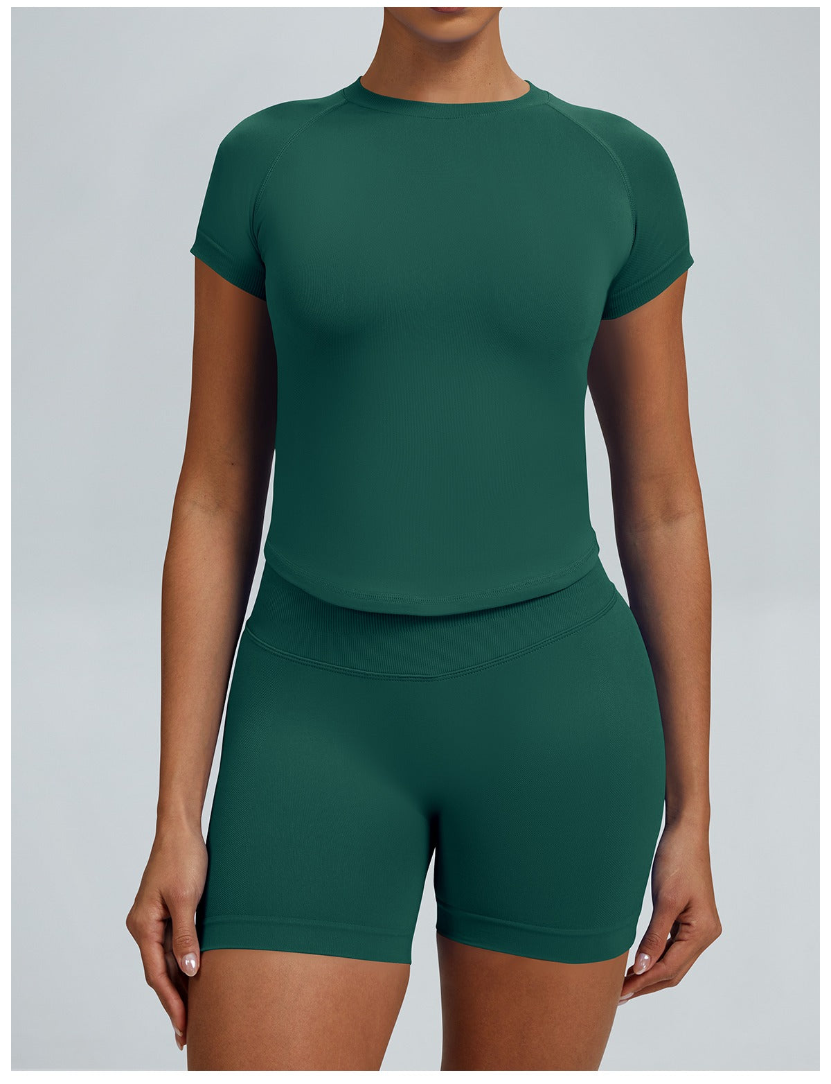 T-shirt Sculptline™ Seconda Pelle — Verde Pino, indossato (3)