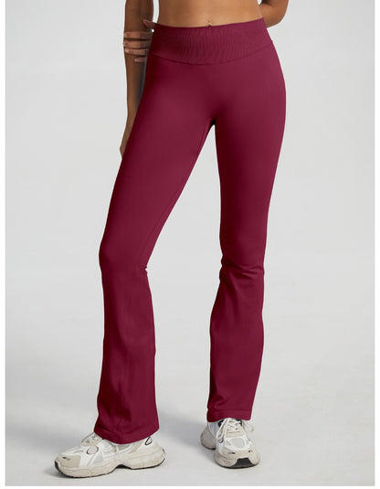 Pantalone a Zampa Sculptline™ Seconda Pelle — Bordeaux, indossato (1)