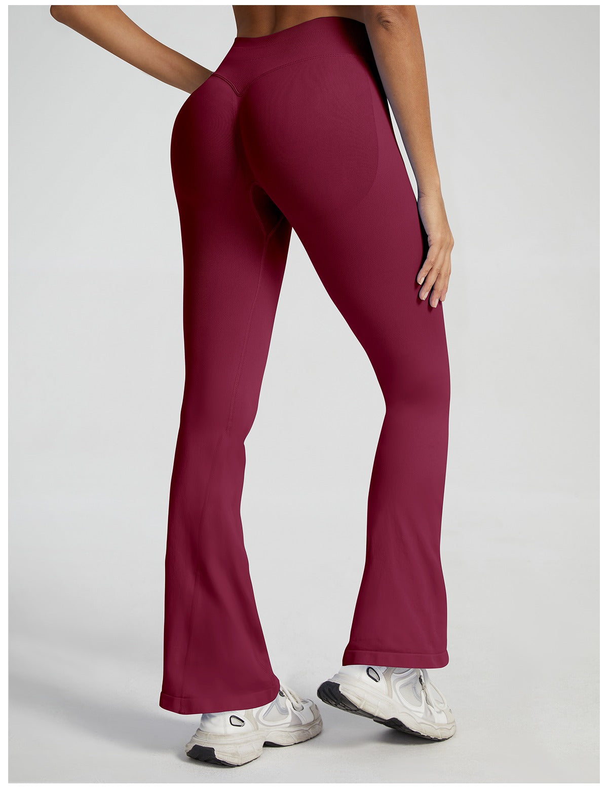 Pantalone a Zampa Sculptline™ Seconda Pelle — Bordeaux, indossato (3)
