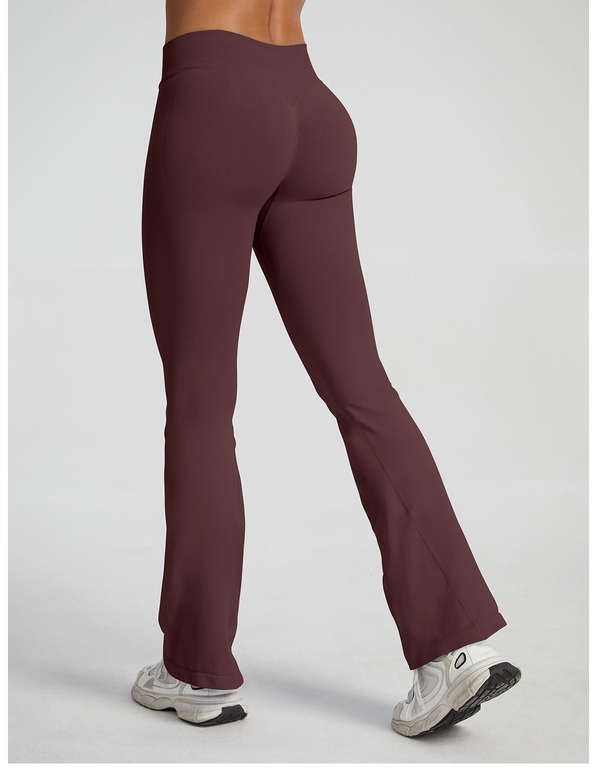 Pantalone a Zampa Sculptline™ Seconda Pelle — Caffè Scuro, indossato (1)