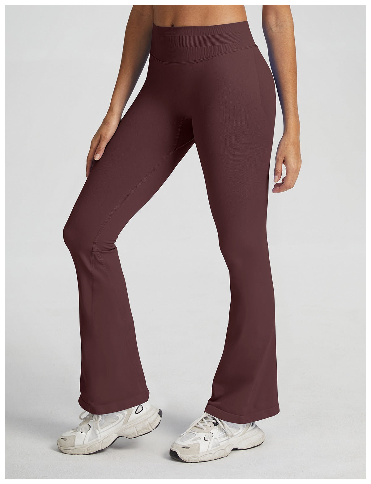 Pantalone a Zampa Sculptline™ Seconda Pelle — Caffè Scuro, indossato (2)