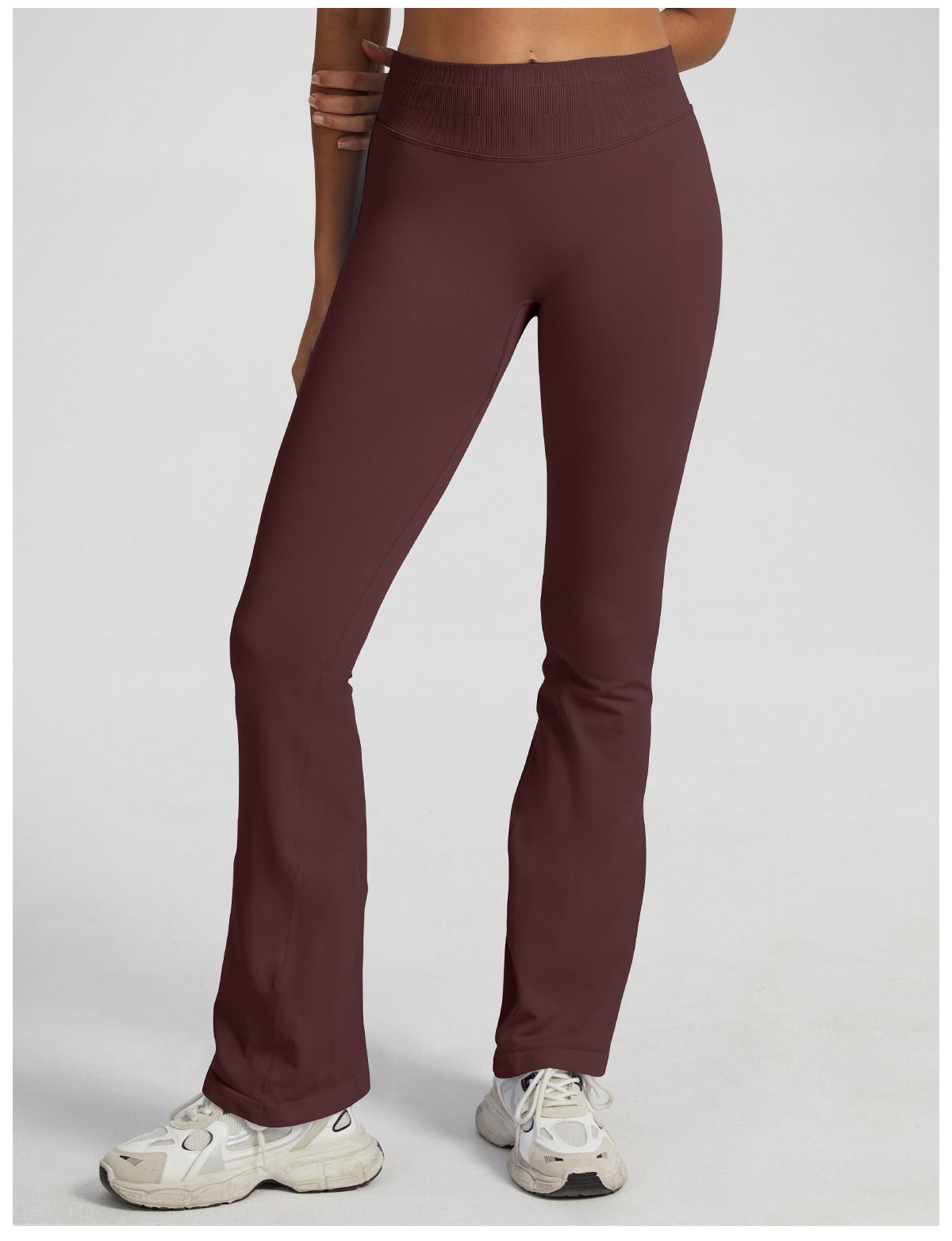 Pantalone a Zampa Sculptline™ Seconda Pelle — Caffè Scuro, indossato (3)