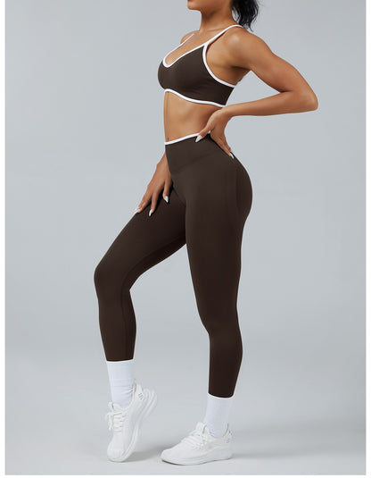 Leggings Line Caffè con il reggiseno, indossato (1)