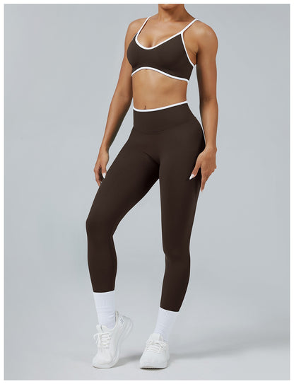 Leggings Line Caffè con il reggiseno, indossato (2)