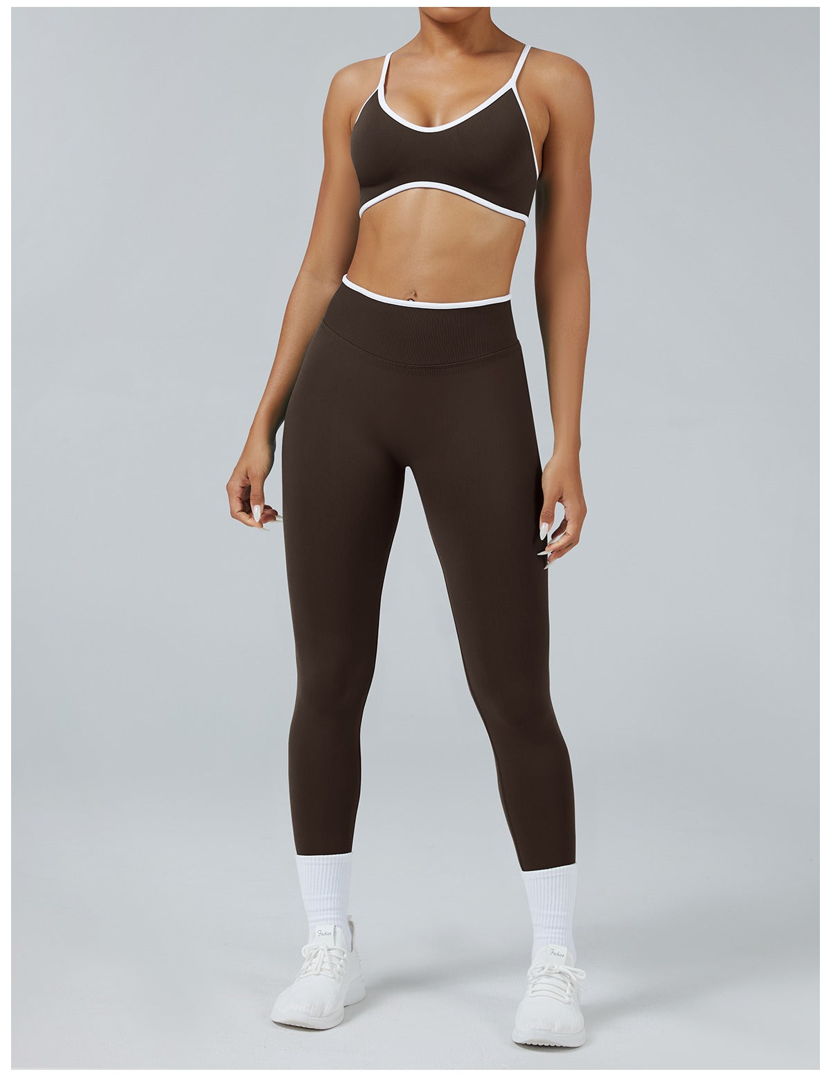 Leggings Line Caffè con il reggiseno, indossato (3)