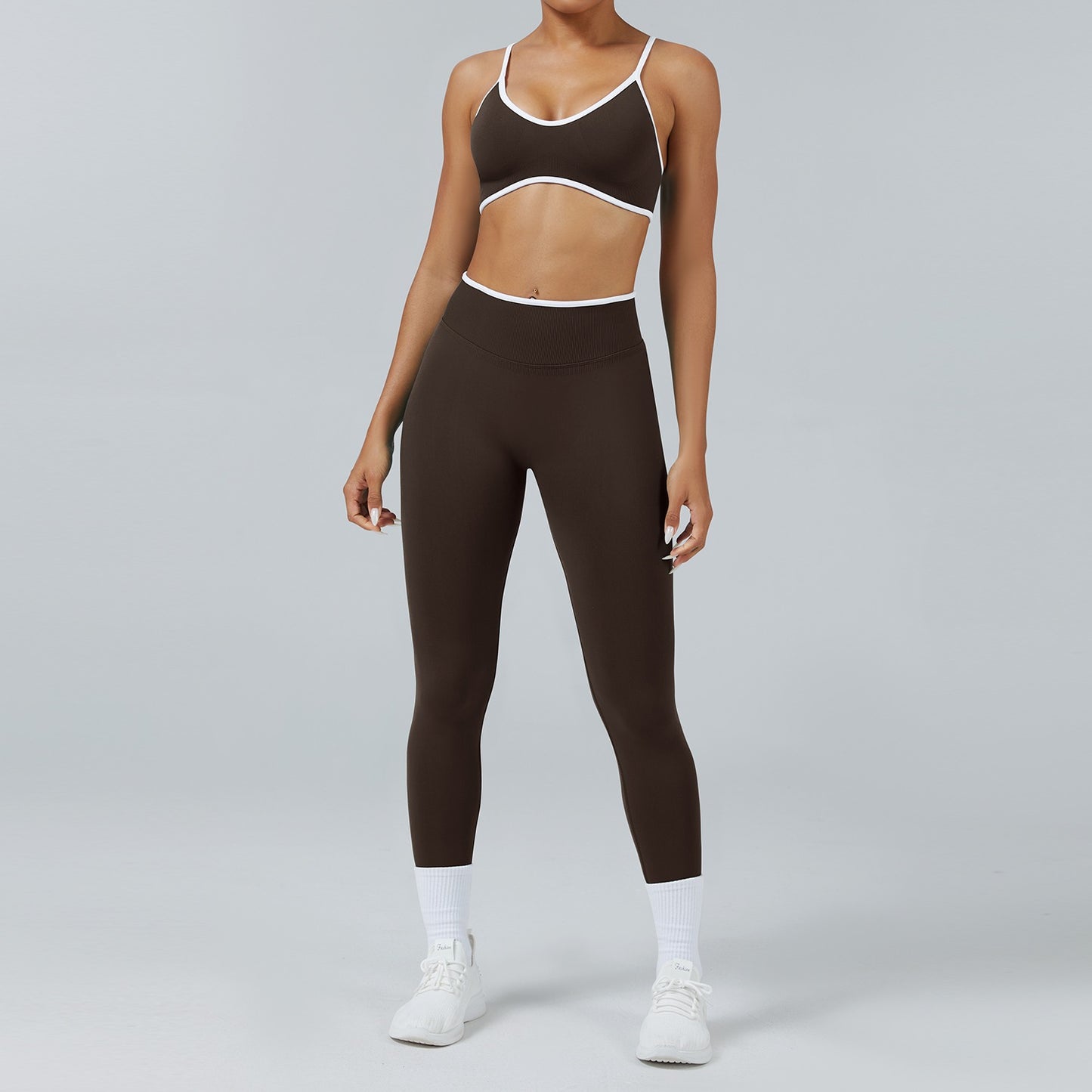 Leggings Line Caffè, indossato con il reggiseno