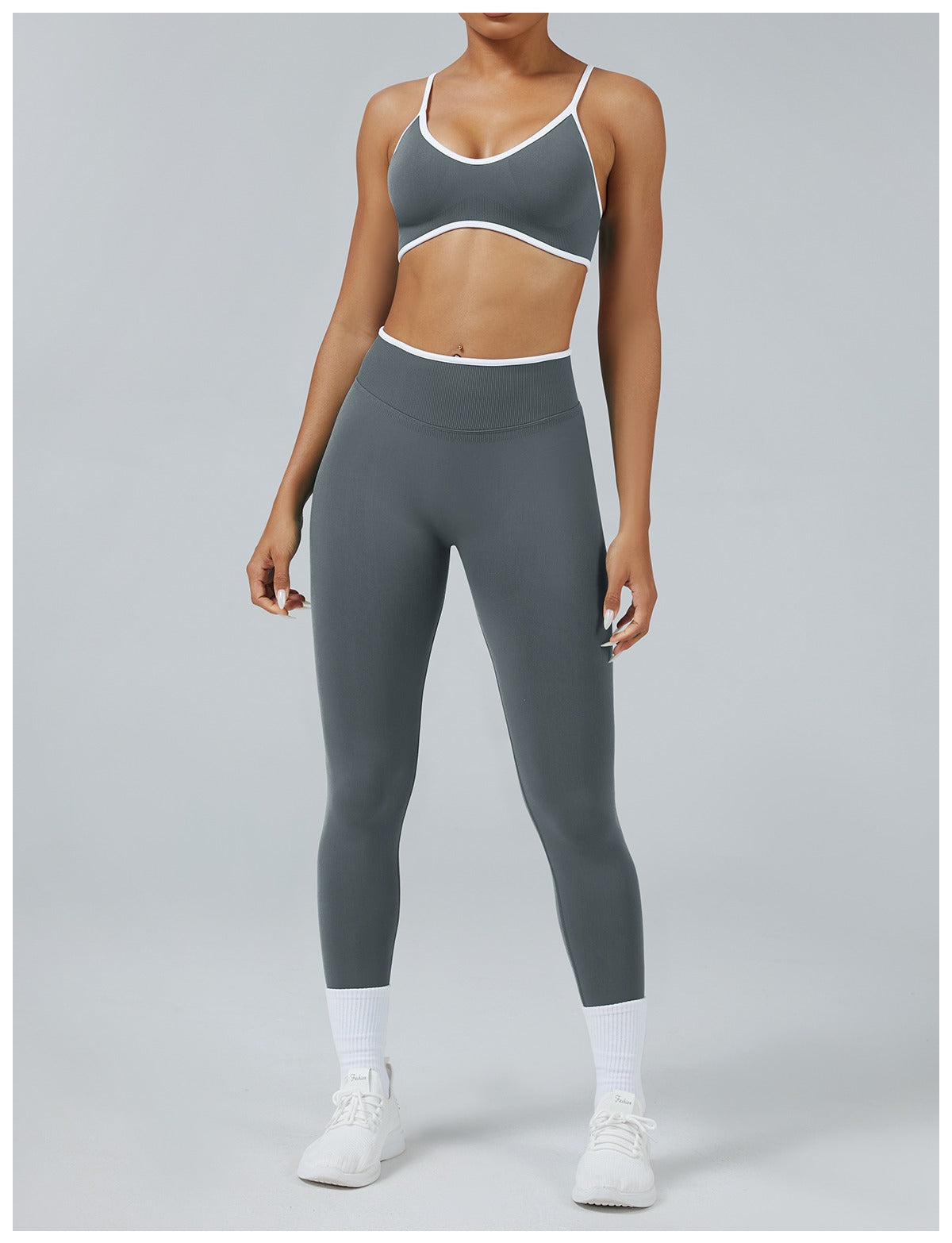 Leggings Line Grigio Grafite con il reggiseno, indossato (2)