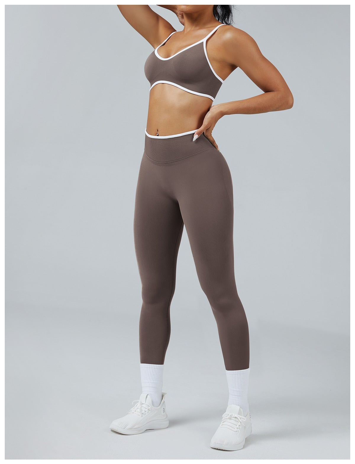 Leggings Line Moka con il reggiseno, indossato (2)