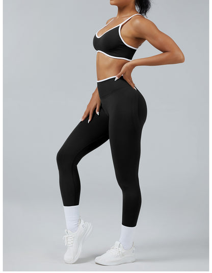 Leggings Line Nero con il reggiseno, indossato (1)