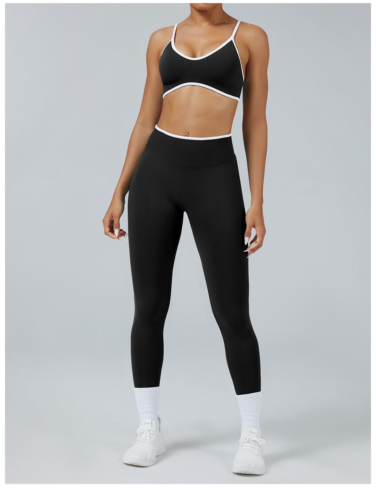 Leggings Line Nero con il reggiseno, indossato (3)