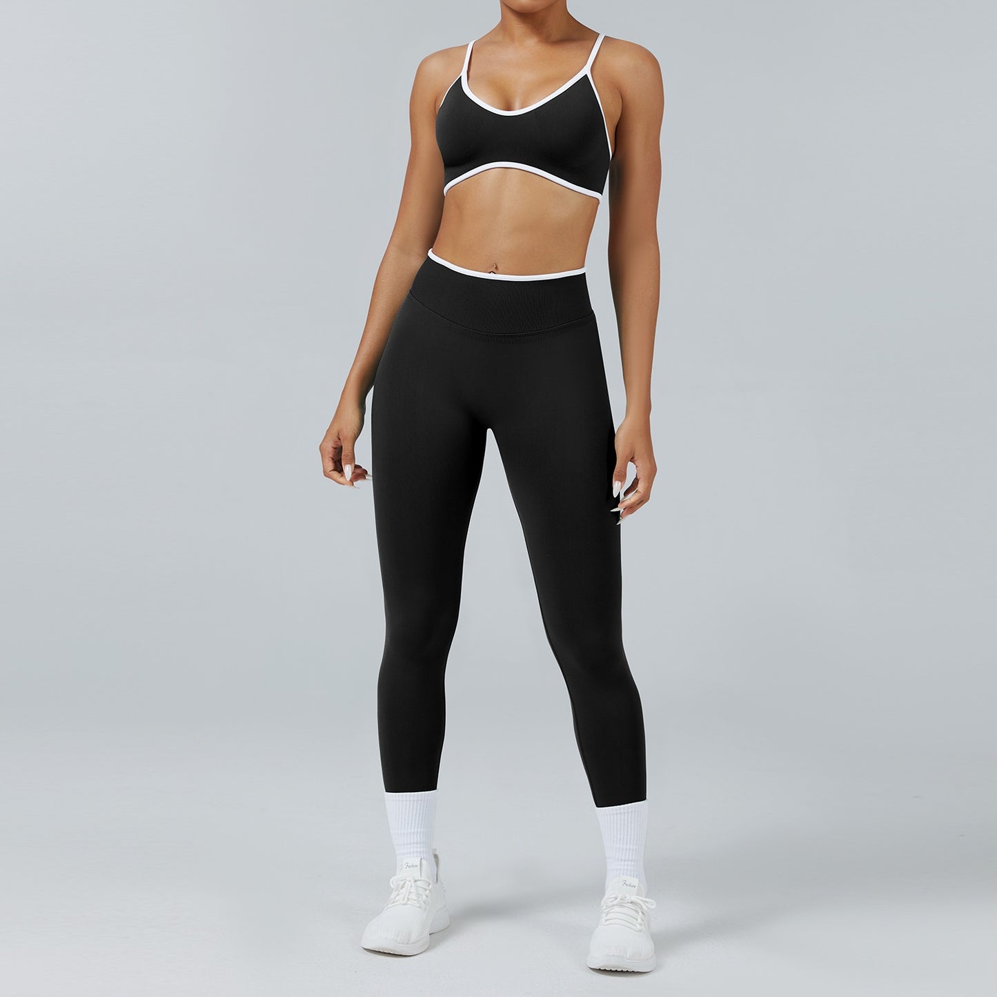 Leggings Line Nero, indossato con il reggiseno