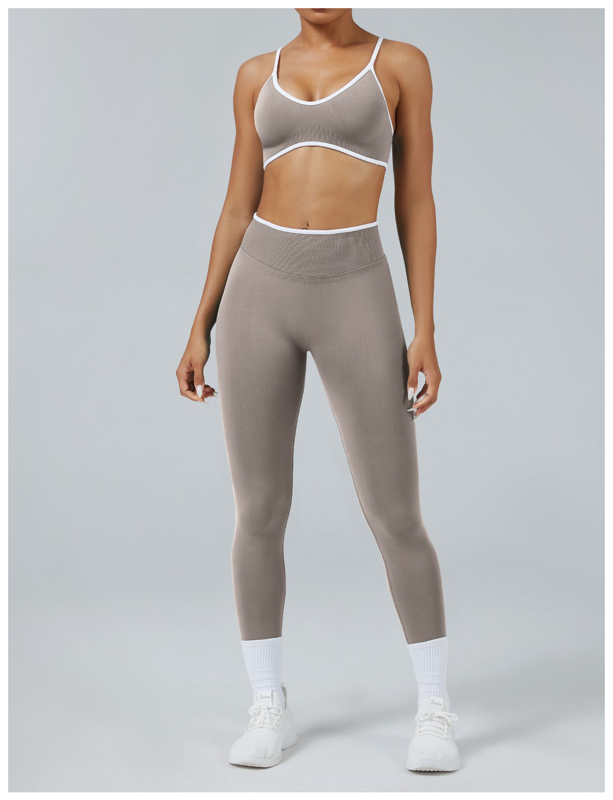 Leggings Line Pietra con il reggiseno, indossato (2)