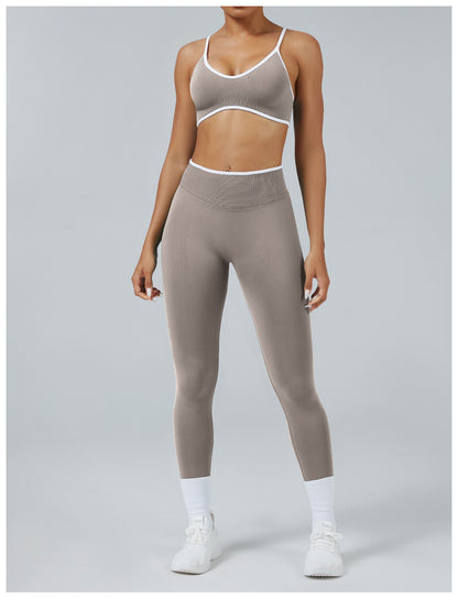 Leggings Line Pietra con il reggiseno, indossato (2)