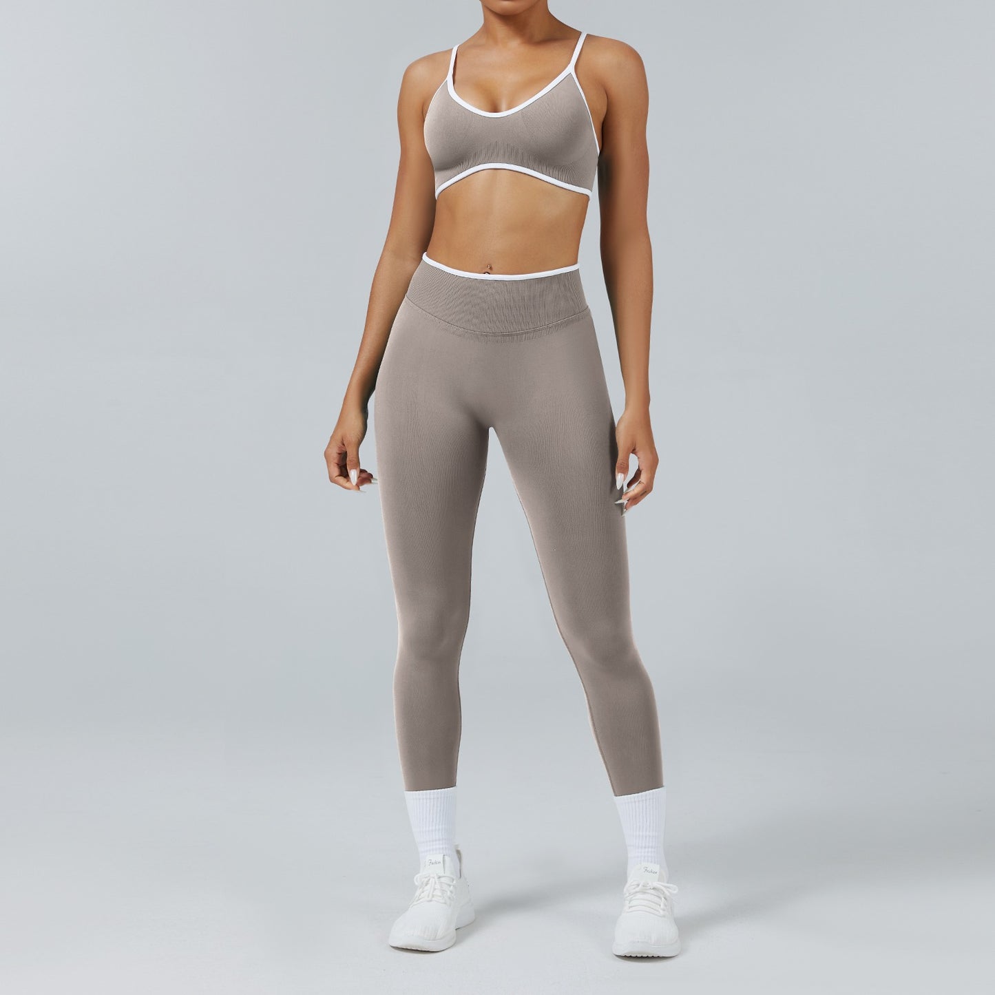 Leggings Line Pietra, indossato con il reggiseno
