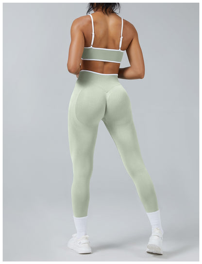 Leggings Line Pistacchio con il reggiseno, indossato (2)