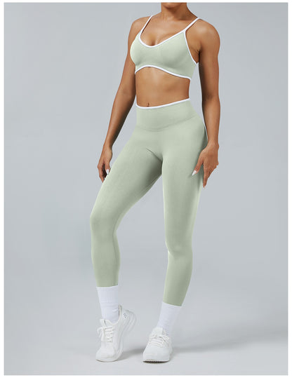 Leggings Line Pistacchio con il reggiseno, indossato (3)