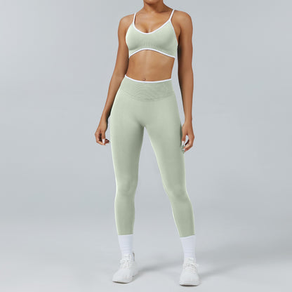 Leggings Line Pistacchio, indossato con il reggiseno