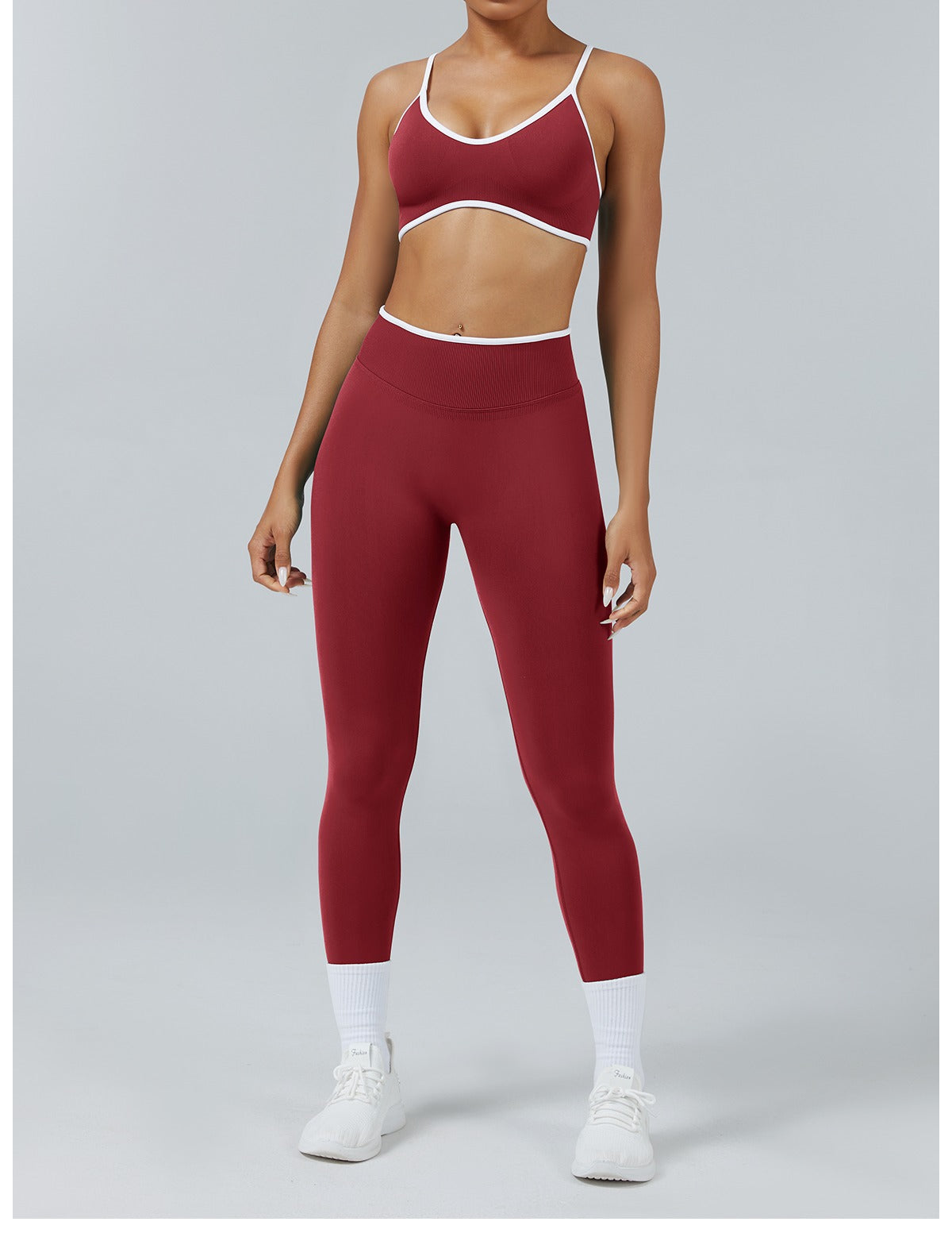 Leggings Line Rosso Ciliegia con il reggiseno, indossato (1)