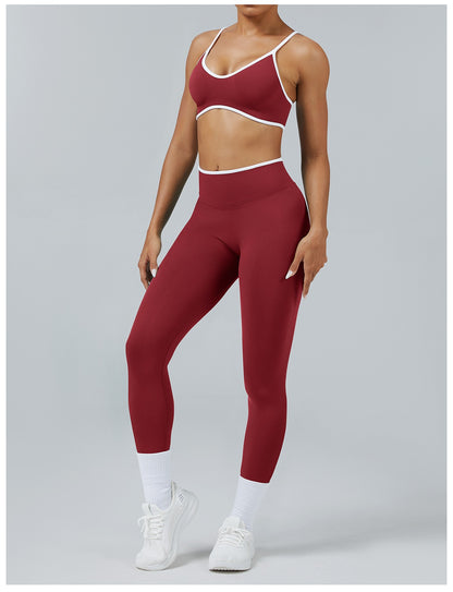 Leggings Line Rosso Ciliegia con il reggiseno, indossato (3)