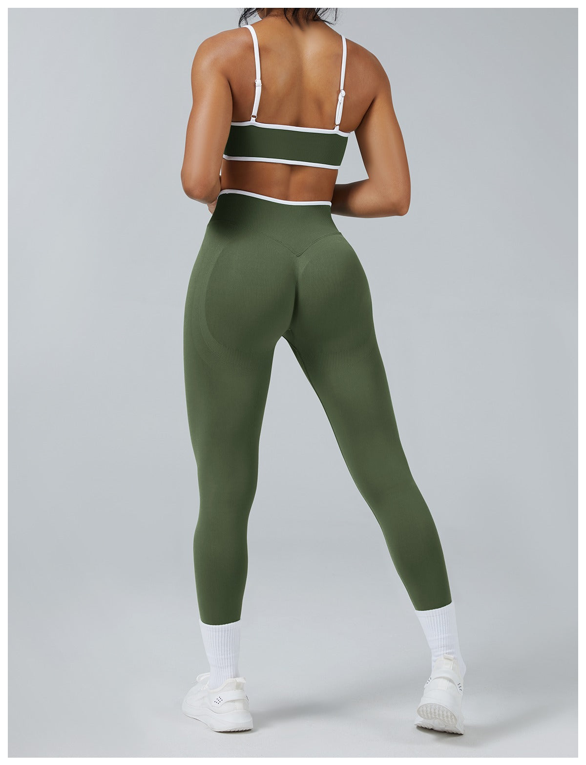Leggings Line Verde Militare con il reggiseno, indossato (2)