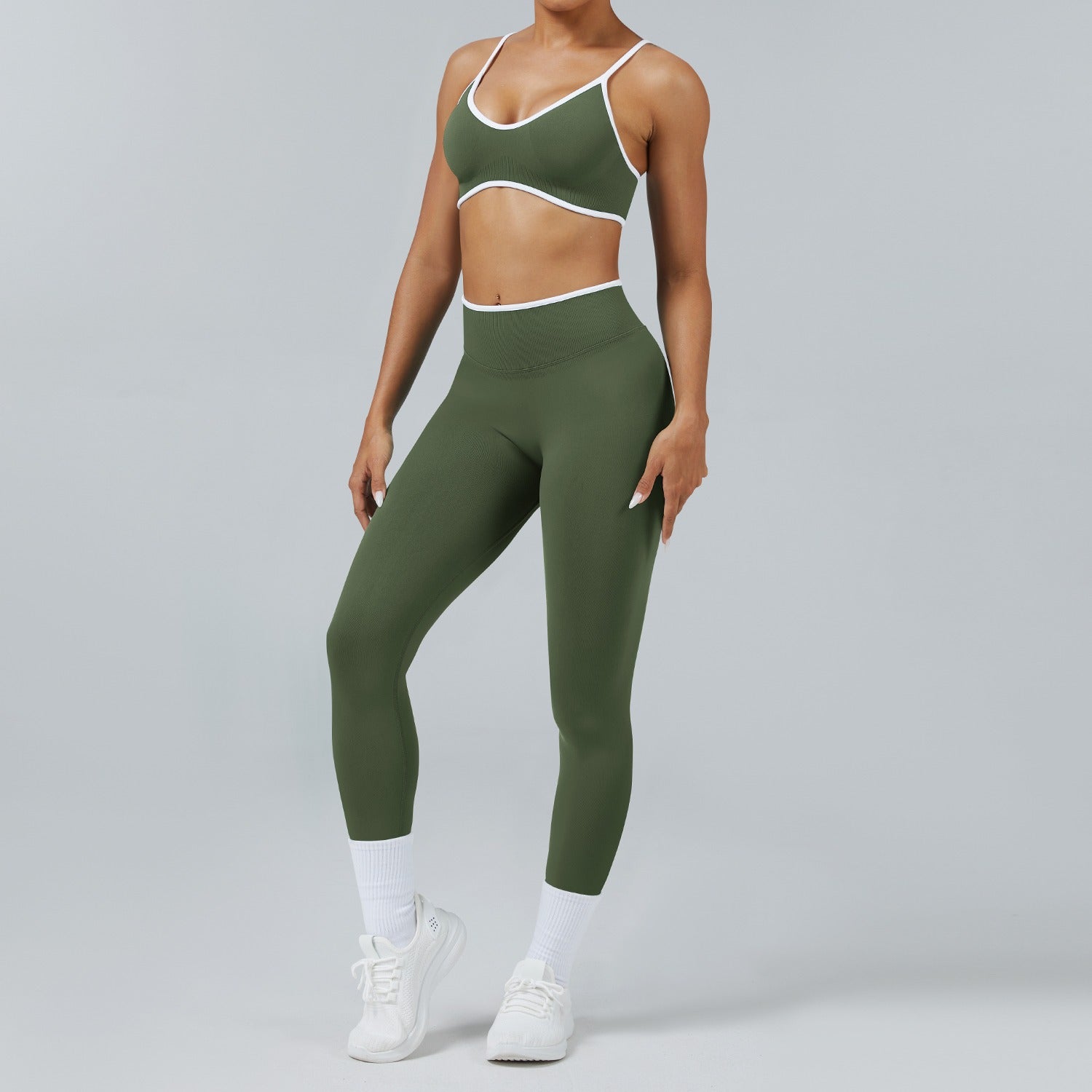 Leggings Line Verde Militare, indossato con il reggiseno