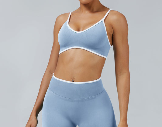 Reggiseno Sculptline Edge Azzurro Baby indossato, vista frontale