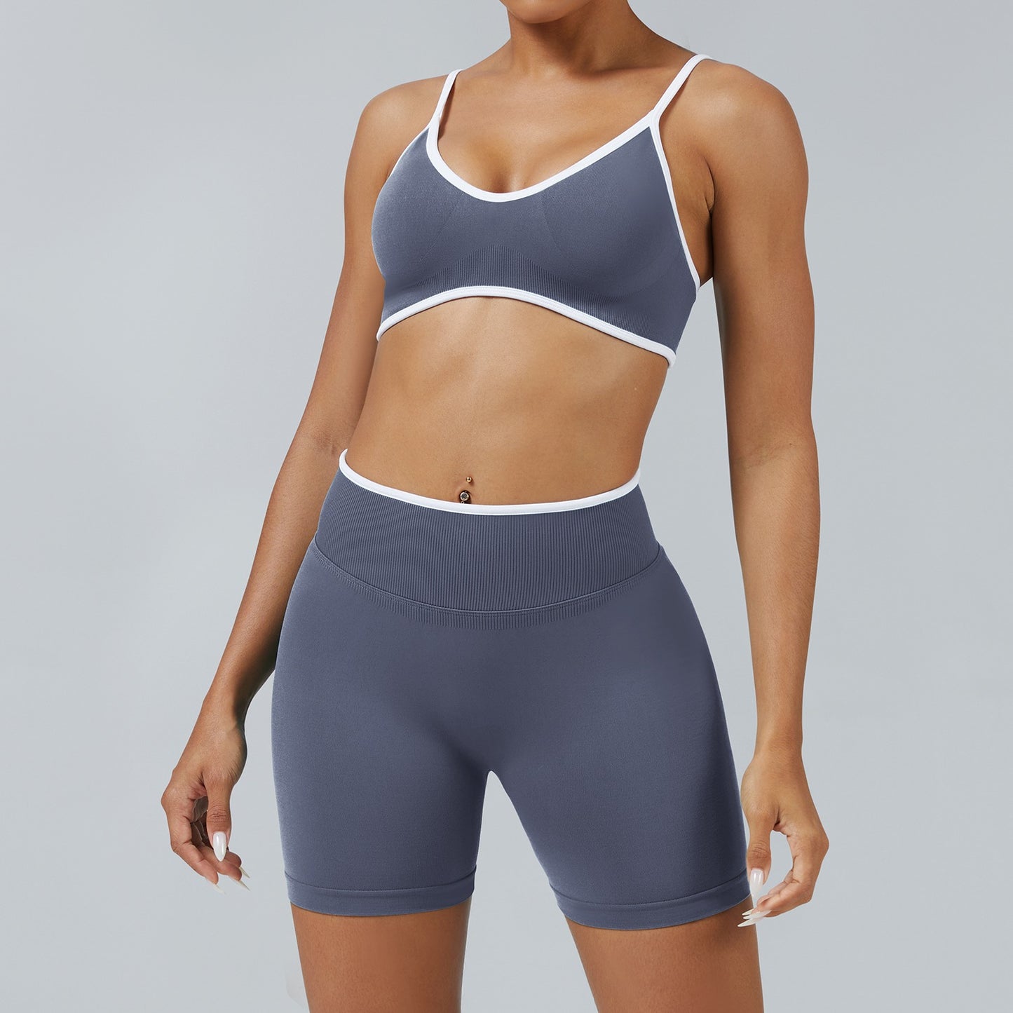 Short Line Grigio Ghiaccio, indossato con il reggiseno