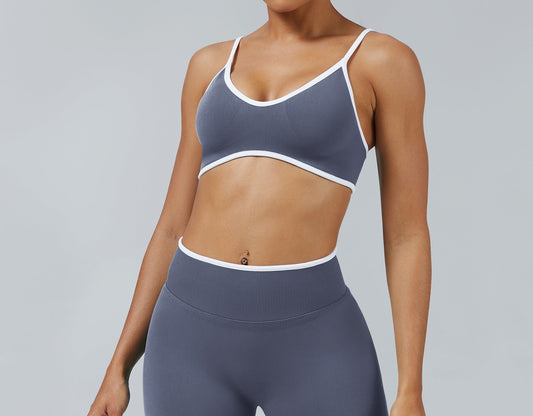 Reggiseno Sculptline Edge Grigio Ghiaccio indossato, vista frontale