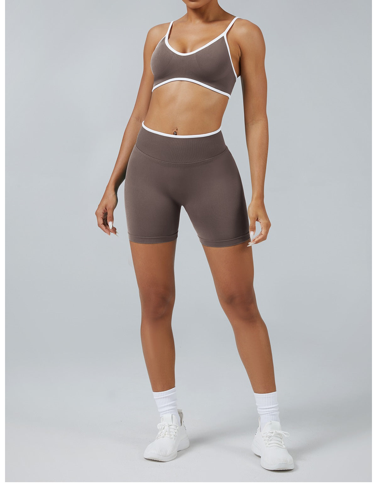 Short Line Moka con il reggiseno, indossato (1)