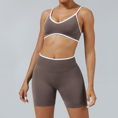 Short Line Moka, indossato con il reggiseno