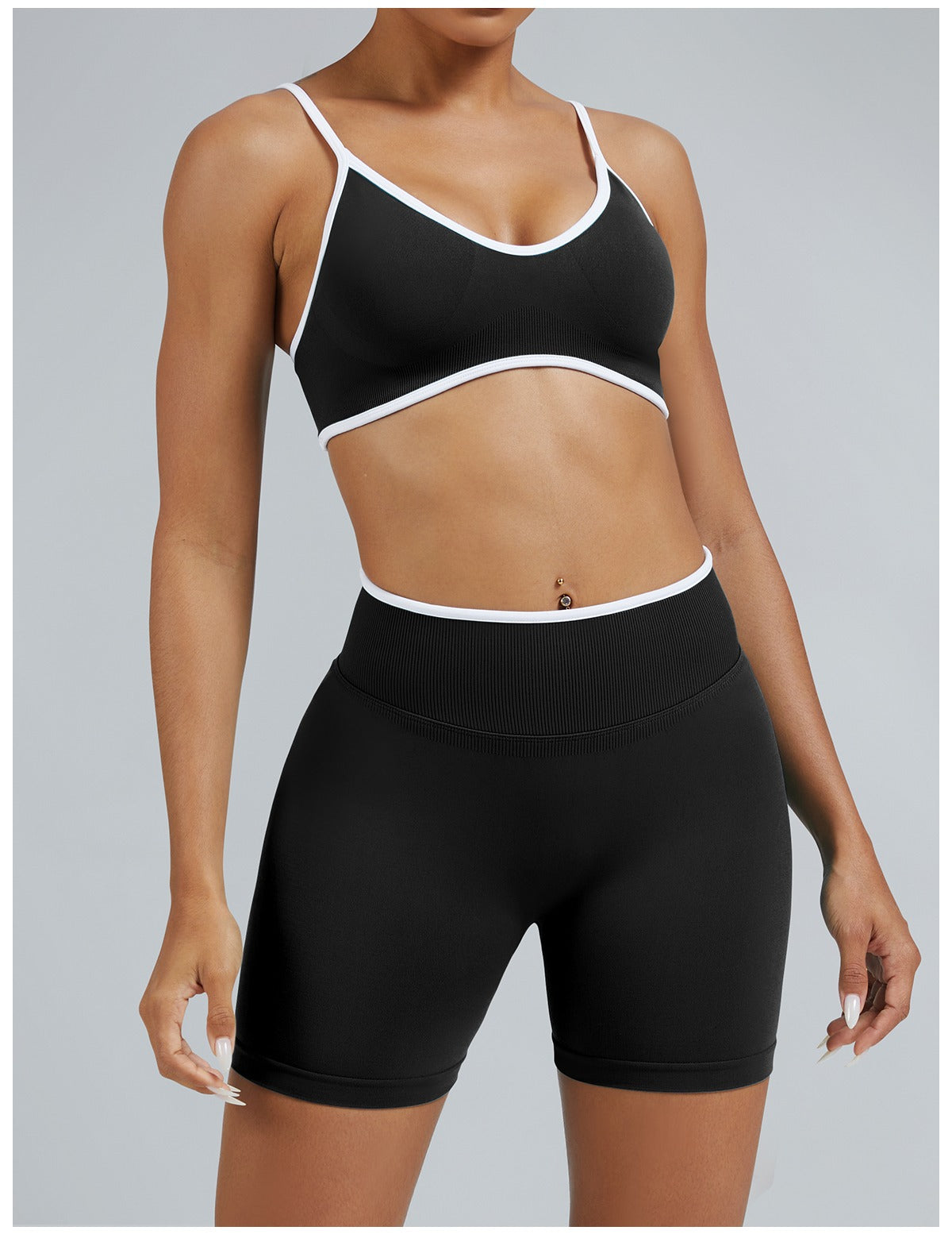 Short Line Nero con il reggiseno, indossato (3)
