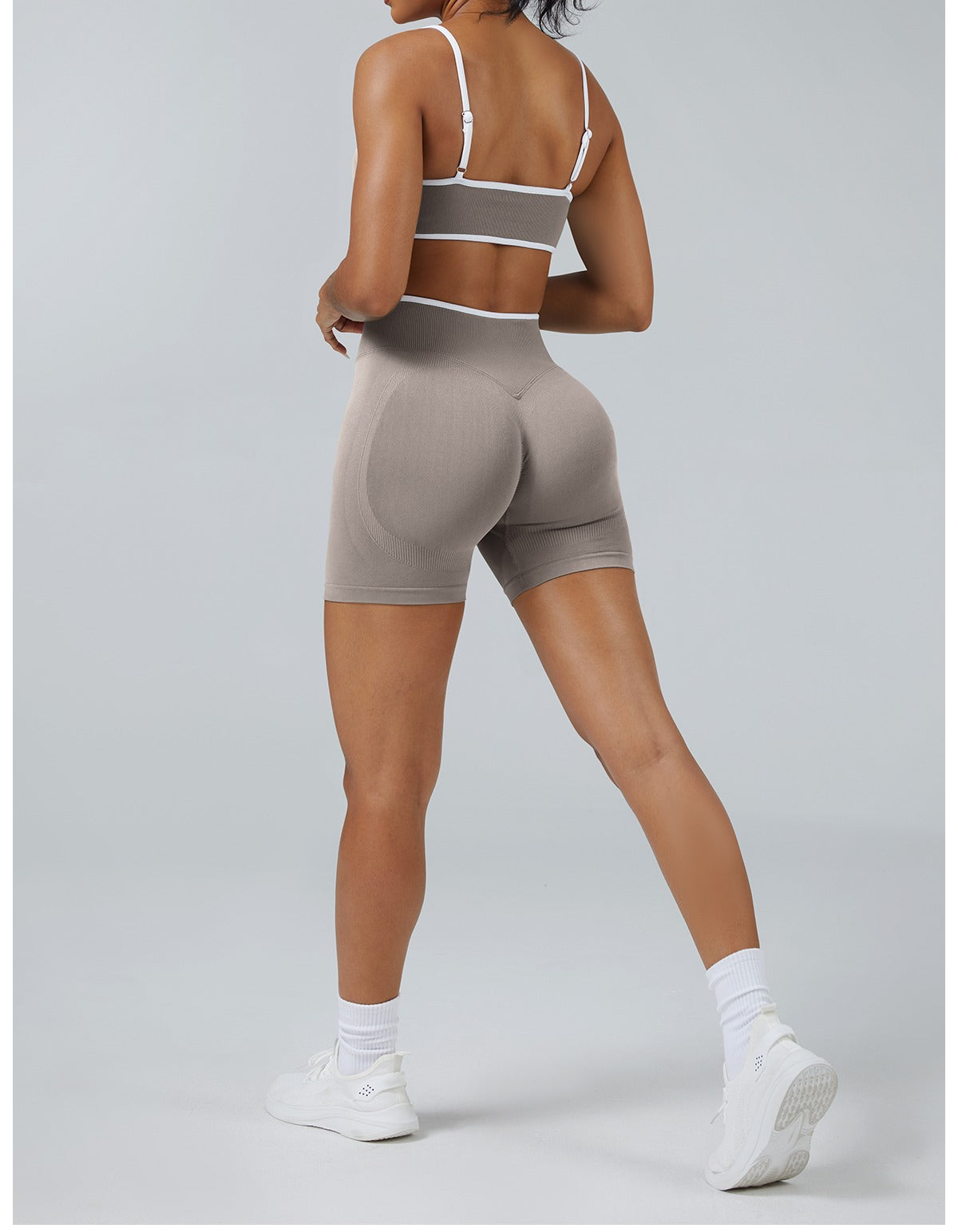 Short Line Pietra con il reggiseno, indossato (1)