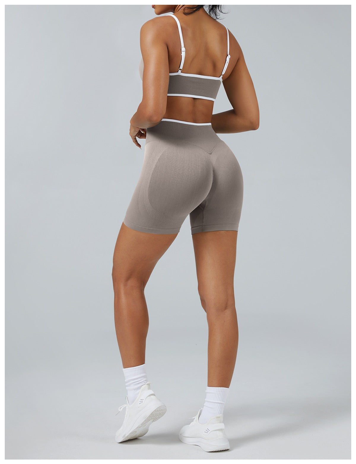 Short Line Pietra con il reggiseno, indossato (2)