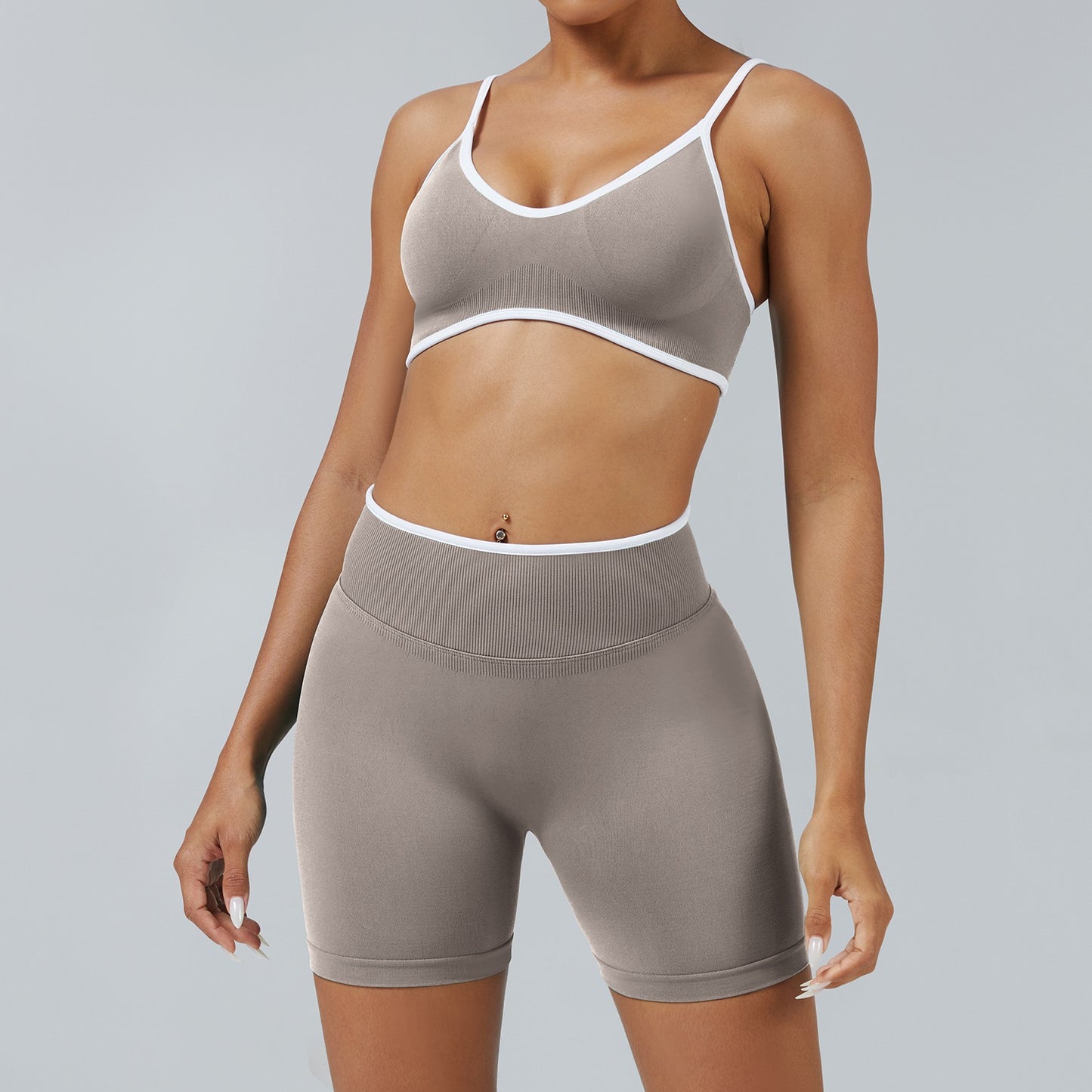 Short Line Pietra, indossato con il reggiseno
