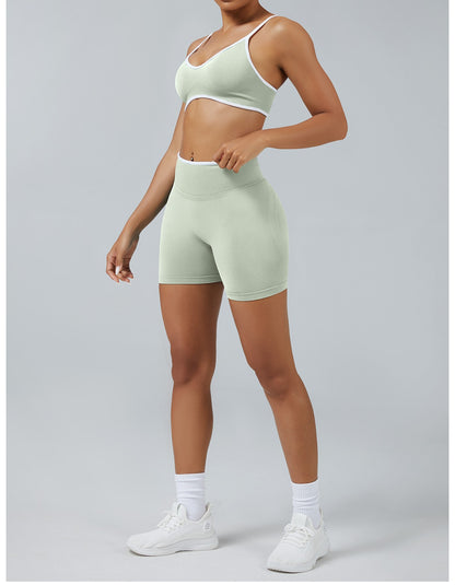 Short Line Pistacchio con il reggiseno, indossato (1)